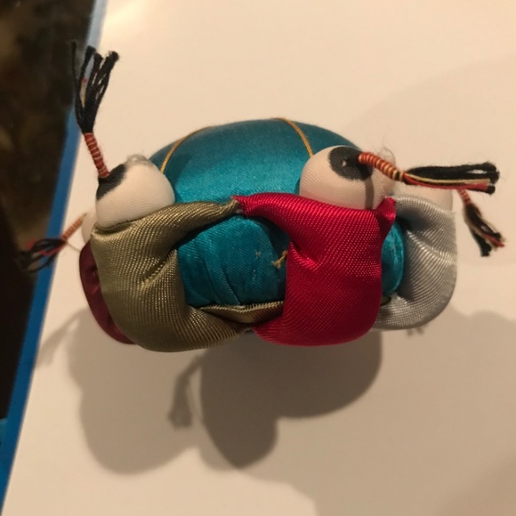 An old very cute Chinese pincushion. - Picture 3 of 5